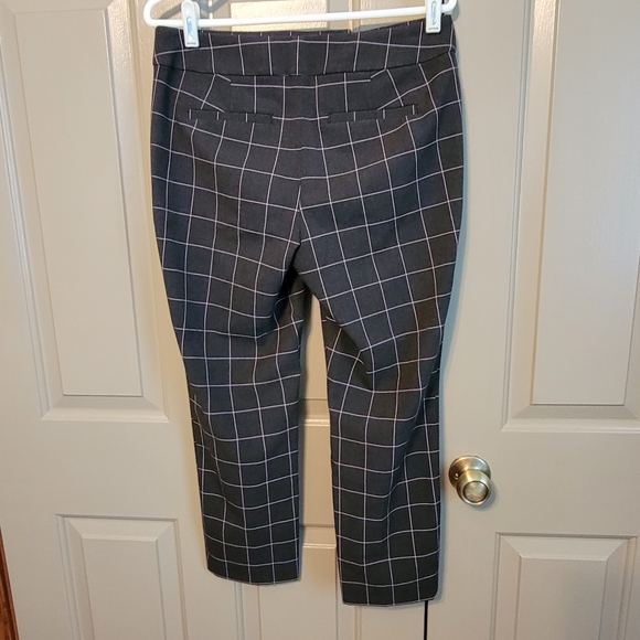 *FINAL PRICE *Loft ladies black and pink plaid capris. - Picture 5 of 7